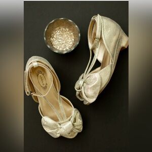 NWT Joyfolie Lucia gold girls heel - 1